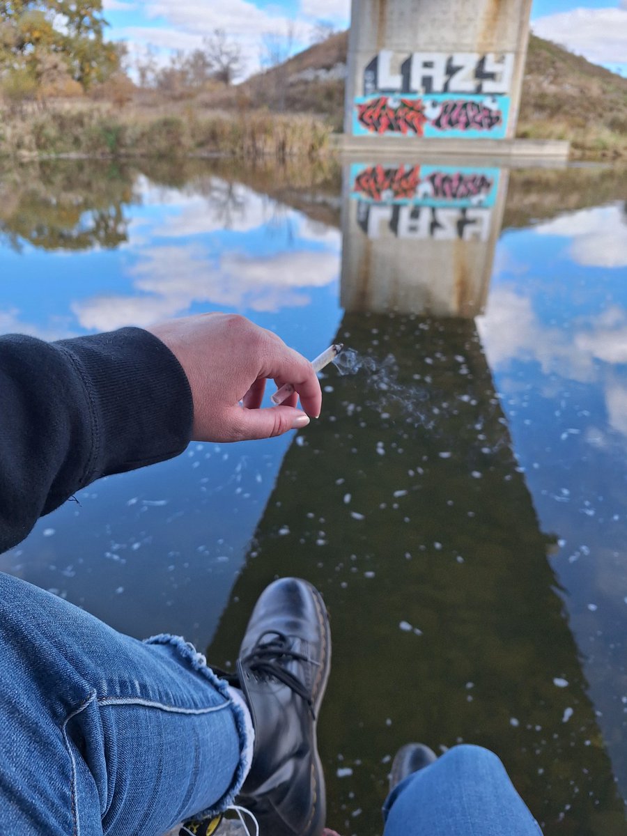 levacas's tweet image. Went for a walk along my favorite trail today. I missed all the colors but it was still a gorgeous day!