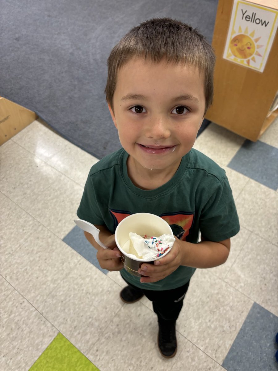 MapleGrovePS's tweet image. Thank you to our amazing Maple Grove school community and volunteers for ensuring that every student was included and received an ice cream sundae during today&apos;s fundraiser!! 🎉🍨 ❤️ ⁦@SCDSB_Schools⁩ ⁦@SCDSBequity⁩