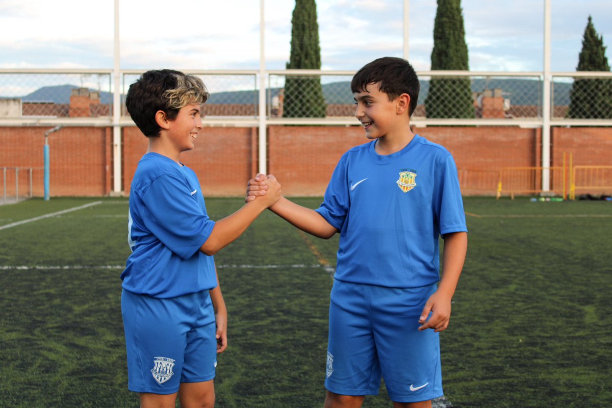 Teníem moltes ganes de presentar-vos la nova equipació de la temporada 24/25! 🙌🏼💙