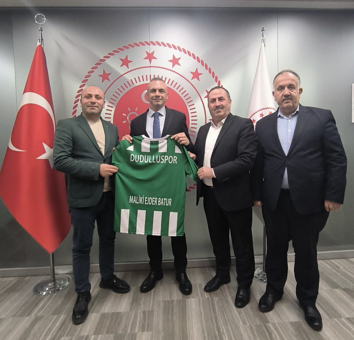 İstanbul Çevre Şehircilik ve İklim Değişikliği Müdürümüz Sayın Maliki Ejder Batur beyi 
Makamında Ziyaret Ettik.,
Değerli Müdürümüze misafirperverliğinden ve 
Yakın İlgisinden dolayı teşekkür ediyor, 
Yeni görevinde başarılar diliyorum..