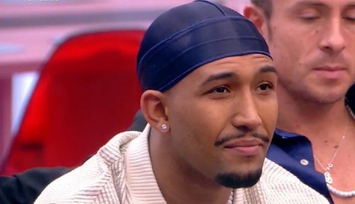 comentemoslo's tweet photo. CANSINO eres lo más pesado de esa CASA.

Que entiendas un NO por respuesta.

Adrián vas de respetuoso y no repateas un NO de una mujer que no quiere nada contigo.

Eres SUCIO déjala en PAZ #GHGala8 https://t.co/UrgjtykOU8