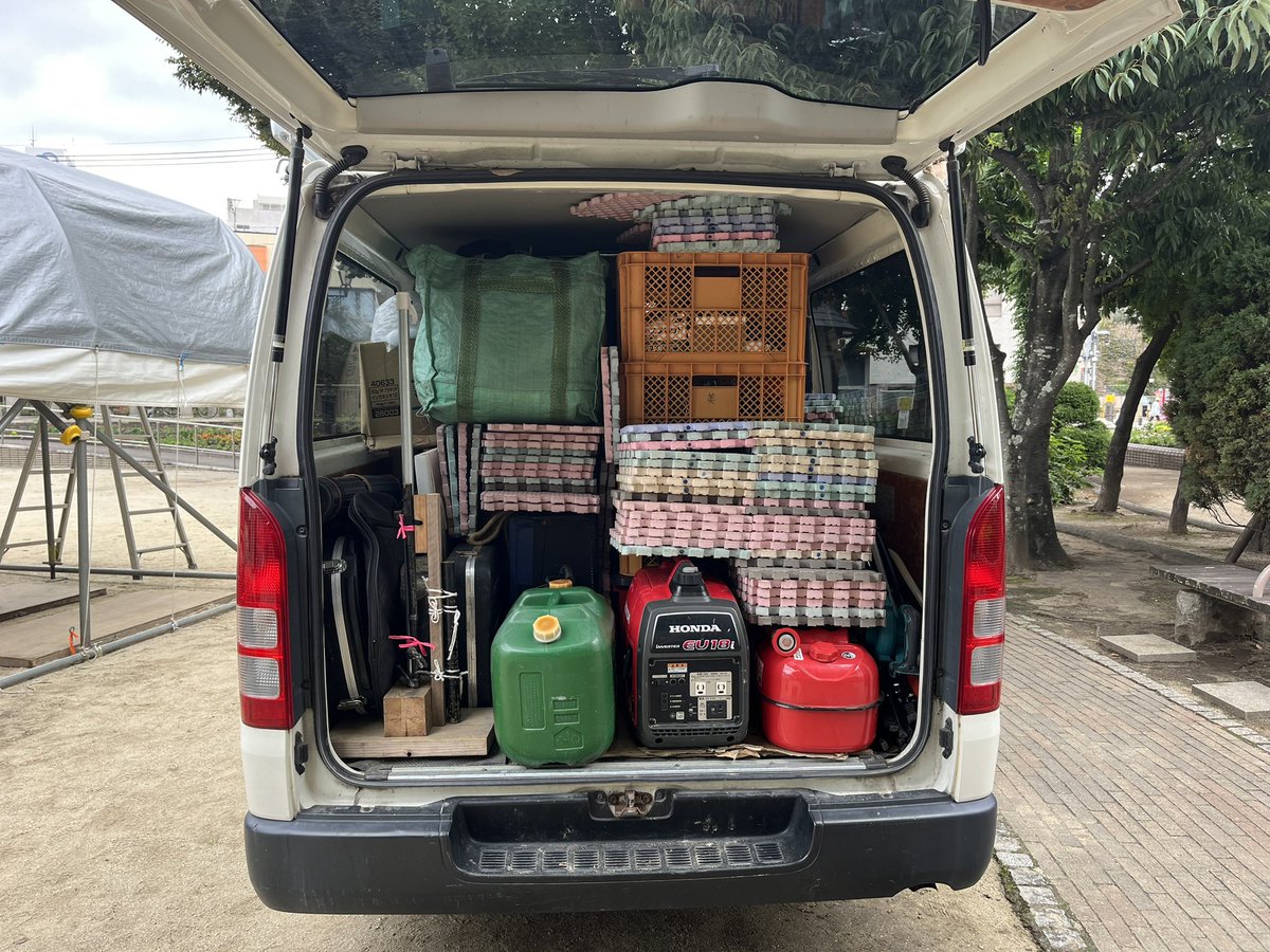 劇団どくんご tweet media