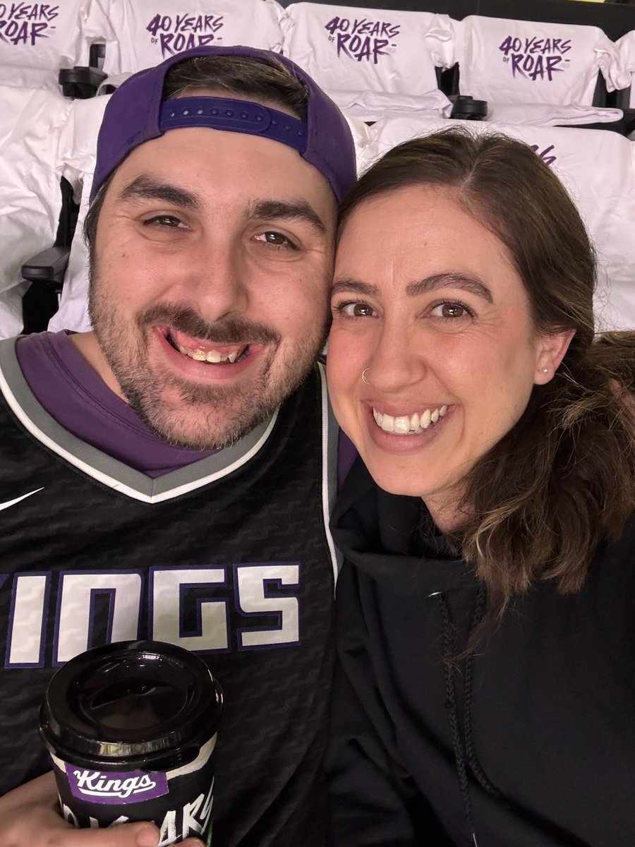 scrawnylonnie's tweet photo. Happy opening night @SacramentoKings !!! #sacramentokings #LightTheBeam https://t.co/GW1cGbEPx6