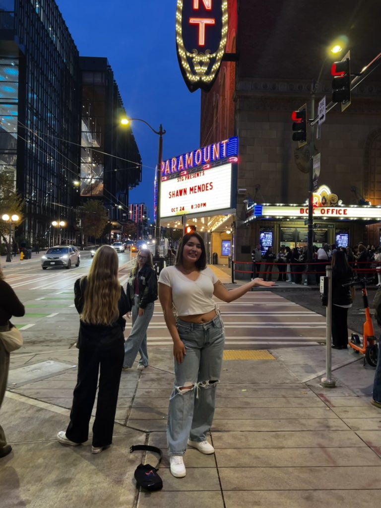 lyydiajamess's tweet photo. JUST SO HAPPY TO BE HERE #ForFriendsAndFamilyOnly https://t.co/2VAHJx43DT