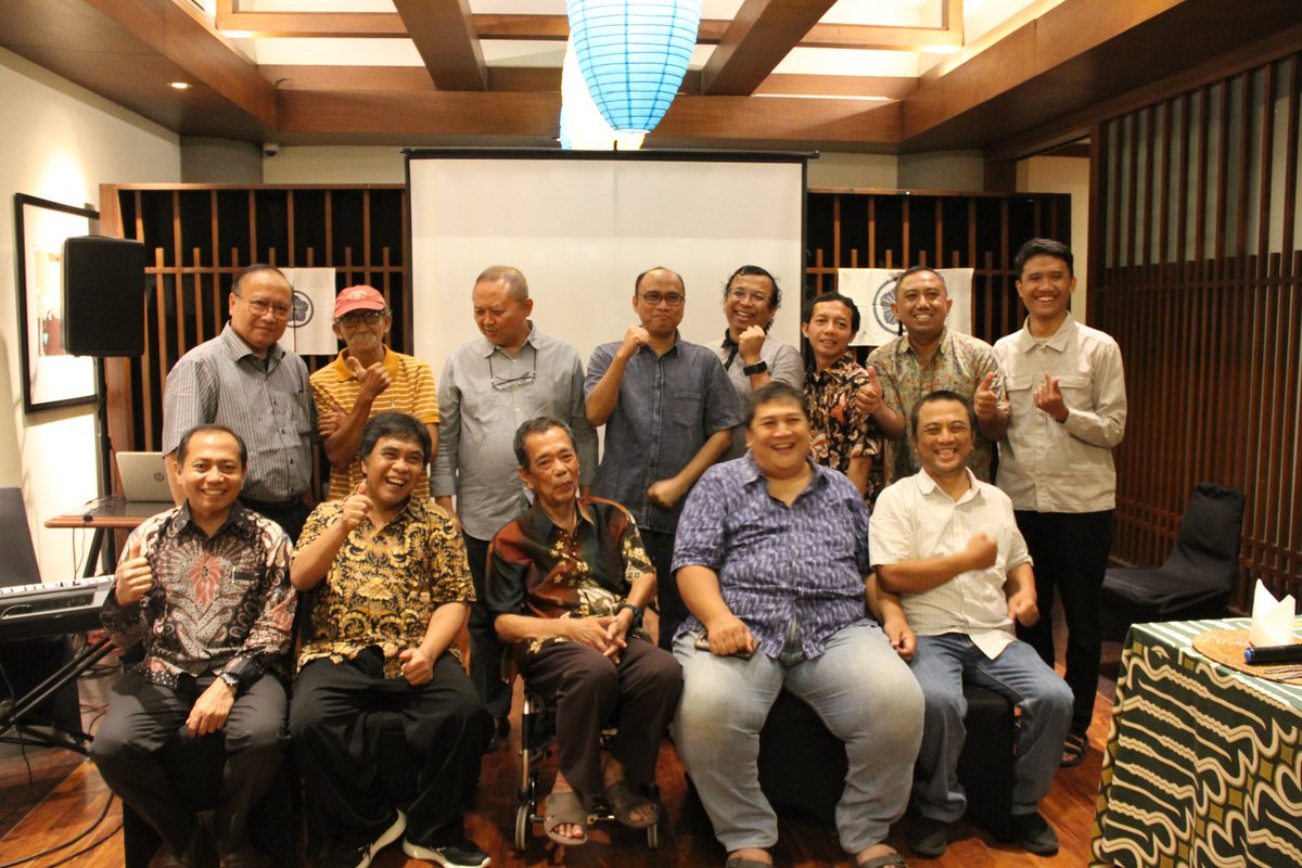 computer_its's tweet photo. Selamat purna tugas, Prof.

Terima kasih banyak atas segala pengabdian bapak untuk ITS, khususnya untuk Departemen Teknik Komputer ITS.

Semoga bapak sehat selalu &amp; berbahagia bersama keluarga. https://t.co/cCgmKgL6me