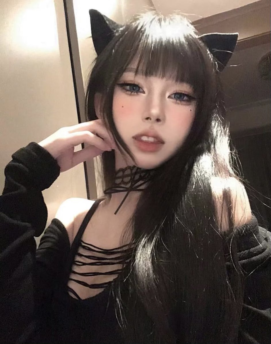 maomaoSSSS's tweet photo. 来含住猫猫老师的玉足 不准你个废物射 https://t.co/JMPYP9xCNP