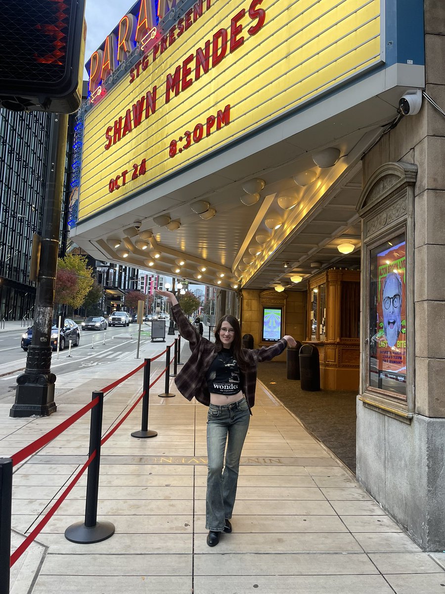 We are here! Super excited for tonight! <a href="/ShawnAccess/">ShawnAccess</a> <a href="/ShawnMendes/">Shawn Mendes</a> 💖