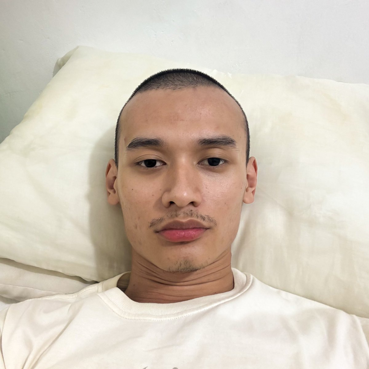 ficrafth's tweet photo. Aku jadi botak 😃 cocok gak sih? https://t.co/ZFYFxZyyXG