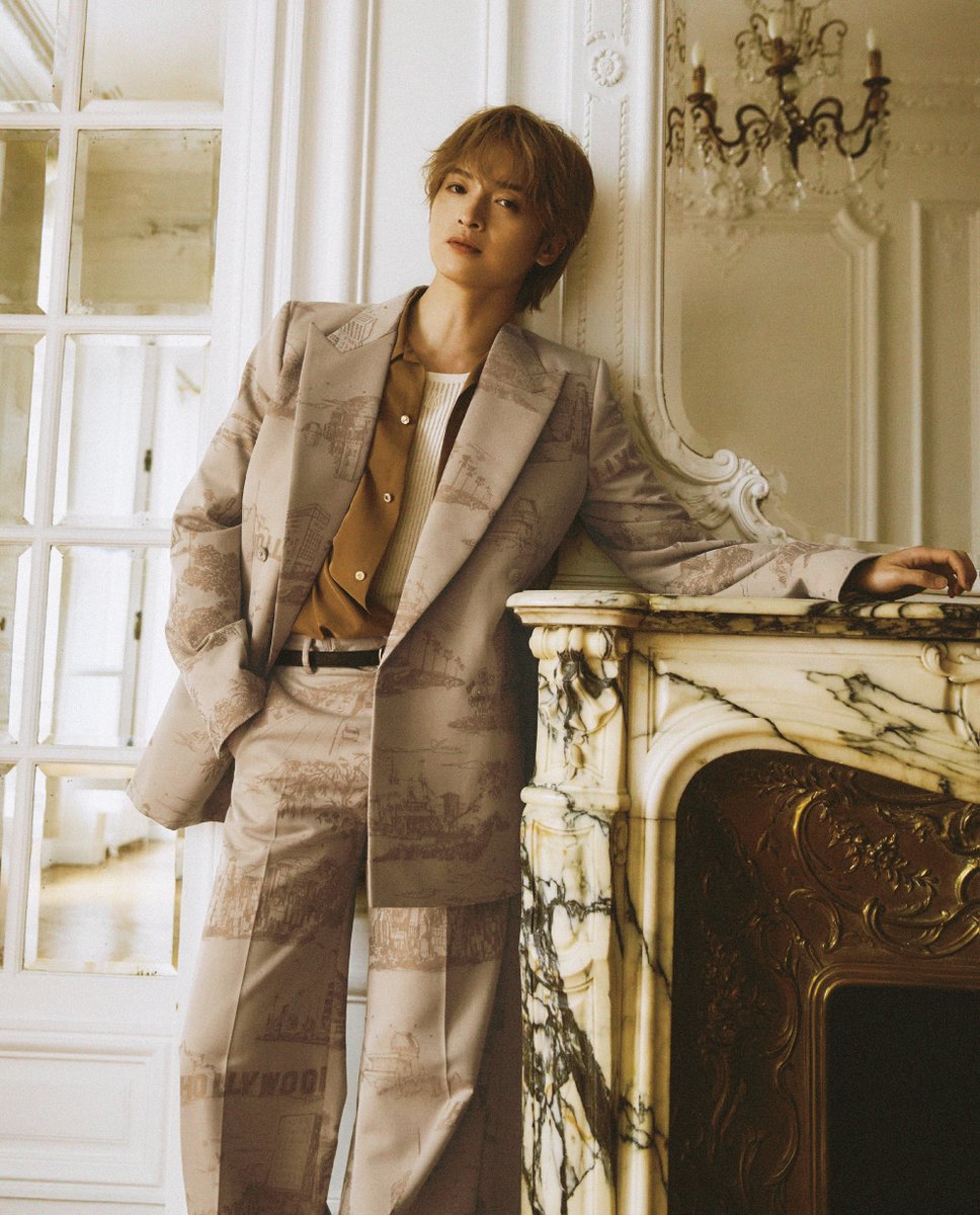 oricon's tweet photo. キスマイ玉森裕太をパリで撮り下ろし🇫🇷
『ヌメロ・トウキョウ(Numero TOKYO)』表紙

大人の色香漂う美しさ
「自分にもこんな表情あるんだな」

AMIRIの秋冬コレクション着用の
ファッションストーリー＆インタビュー
https://t.co/NpbLZxkxQ4

#玉森裕太 https://t.co/VTvprVdynU