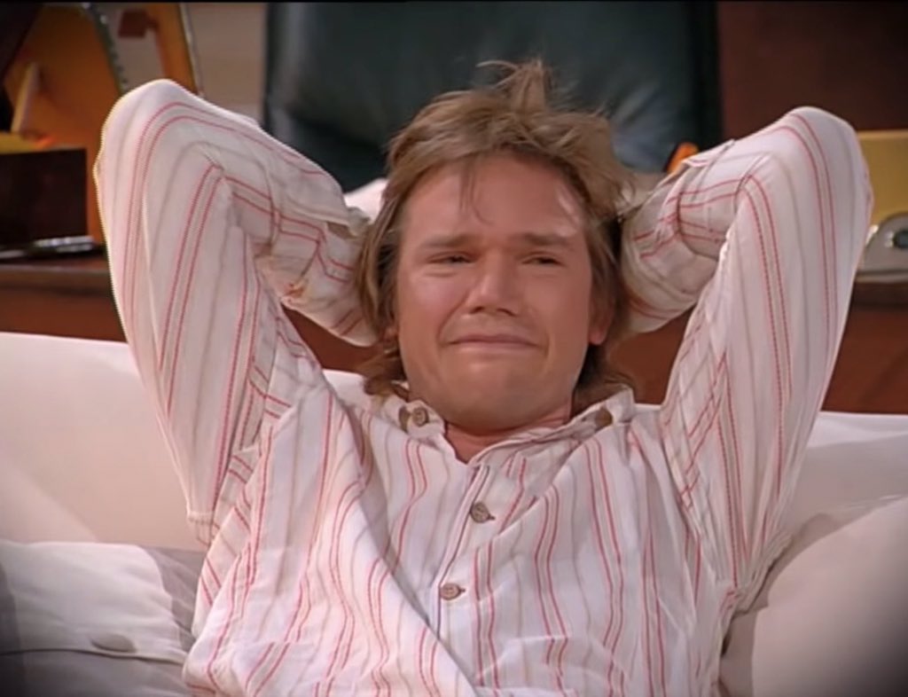 es tan novio que te acompaña a una boda , que le gustan los animales , que es simpático con todos Y NO ES MIO