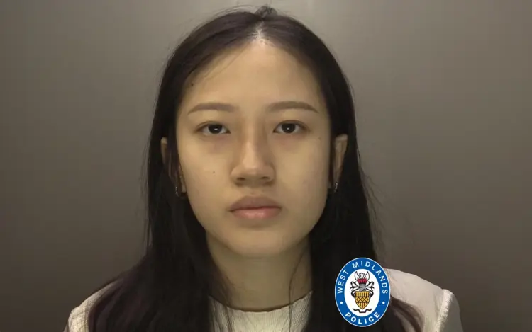 NewsBFM's tweet photo. A Malaysian student in the UK was convicted of murder after hiding her newborn in a cereal box, sealed in a plastic bag, and placed in a suitcase.

Police said Teo Jia Xin, 22, gave birth at home, concealing it from her flatmates to avoid her family in Malaysia finding out.

🧵1 https://t.co/ZueP1khYMd