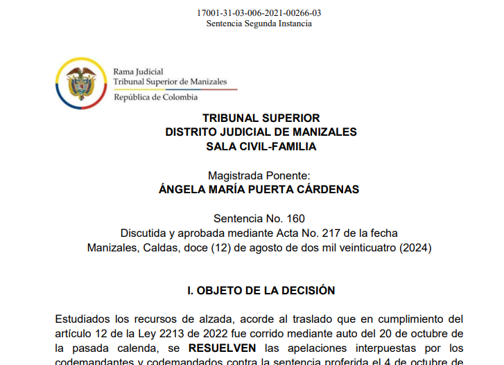 JurisprudenCol's tweet photo. Fuentes de responsabilidad, presupuestos estructurales, ejercicio de actividades peligrosas, colisión de actividades peligrosas, prescripción extintiva y excepción de prescripción

El concepto de responsabilidad civil en Colombia, en el marco de la jurisprudencia y los principios legales aplicables, se basa en la idea de que cualquier daño causado por una persona a un tercero debe ser reparado. Esta responsabilidad puede surgir de diversas fuentes, entre ellas, la responsabilidad extracontractual, que es particularmente relevante cuando se tratan de casos de actividades peligrosas. En el contexto de la sentencia estudiada, se puede observar cómo se aplican estos principios para determinar las responsabilidades en incidentes relacionados con accidentes de tránsito, que implican actividades riesgosas.

En la sentencia analizada, la responsabilidad se deriva principalmente de una acción extracontractual, donde la parte demandada es acusada de haber causado un daño como consecuencia de la omisión de señales de tránsito. En este caso, los demandantes solicitan que se declare la responsabilidad civil de los codemandados por los perjuicios causados en un accidente de tránsito. La fuente de esta responsabilidad está vinculada con la presunta negligencia en el ejercicio de una actividad peligrosa, que en este caso es la conducción de vehículos.

Este tipo de responsabilidad se ajusta a lo previsto en el artículo 2341 del Código Civil colombiano, que establece que quien cause un daño a otro, sea por malicia o negligencia, debe indemnizarlo. La ley colombiana incluye también el principio de que, en actividades peligrosas, como la conducción de vehículos, la culpa se presume, lo que coloca una carga probatoria significativa sobre el demandado para demostrar que no actuó con negligencia.

Para que la responsabilidad civil pueda ser establecida, deben cumplirse ciertos presupuestos estructurales que son esenciales en cualquier proceso de reclamación. En primer lugar, debe haber un daño cierto y probado. En el caso analizado, se argumenta que el daño causado fue tanto físico como emocional, afectando la capacidad de la víctima para realizar sus actividades normales, lo que incluye la pérdida de capacidad laboral reconocida por las autoridades médicas.

En segundo lugar, se debe demostrar la culpa, que en este caso se presume debido a la naturaleza peligrosa de la actividad realizada (conducción de vehículos). No obstante, como se menciona en la sentencia, la culpa puede ser compartida si ambas partes involucradas en el accidente contribuyeron a su causación. La concurrencia de culpas es otro elemento crucial en estos casos, ya que el daño no necesariamente es atribuido exclusivamente a una de las partes.

Finalmente, debe existir un nexo causal entre la conducta del agente y el daño causado. En la sentencia, el nexo causal se establece entre la omisión de la señal de "pare" por parte del conductor del taxi y las lesiones sufridas por el motociclista. Sin embargo, también se considera la posible contribución del motociclista al accidente, por no haber tomado precauciones adicionales dadas sus limitaciones visuales.

Ahora bien, frente al ejercicio de actividades peligrosas es uno de los elementos más destacados en esta sentencia. La conducción de vehículos se considera una actividad riesgosa que implica una presunción de responsabilidad. En el caso tratado, se responsabiliza al conductor del taxi de haber omitido una señal de tránsito crucial, lo que constituye una violación a su deber de cuidado. La Corte Suprema de Justicia ha reiterado que en los casos de actividades peligrosas, como la conducción, la responsabilidad del agente se presume, salvo que se demuestre que el daño fue causado por una causa externa, como la culpa exclusiva de la víctima o el hecho de un tercero.

La jurisprudencia colombiana ha establecido claramente que en los casos donde se desarrollan actividades peligrosas, la carga de la prueba recae en el agente que lleva a cabo dicha actividad. Si no puede demostrar la existencia de una causa extraña que lo exonere de responsabilidad, deberá responder por los daños causados. En este caso, aunque se considera que el motociclista tenía una limitación visual que podría haber contribuido al accidente, la sentencia se enfoca en la omisión del conductor del taxi como el factor principal que causó el daño.

La sentencia también aborda el concepto de colisión de actividades peligrosas, que ocurre cuando dos o más actividades riesgosas, como la conducción de vehículos, contribuyen a la causación de un daño. En este caso, la colisión entre un taxi y una motocicleta pone en discusión el grado de responsabilidad de cada conductor. La ley colombiana, en su artículo 2357 del Código Civil, permite que cuando ambos agentes contribuyen al daño, la indemnización se ajuste en función del grado de culpa de cada uno.
En la sentencia, se determinó que la culpa era concurrente, lo que significa que tanto el conductor del taxi como el motociclista tuvieron una participación en la causación del daño. Sin embargo, se asignó un mayor grado de responsabilidad al conductor del taxi por haber desobedecido la señal de tránsito. Este análisis de la colisión de actividades peligrosas es fundamental para determinar cómo se distribuye la carga de la indemnización en casos donde ambas partes tienen algún grado de responsabilidad.

Otro aspecto relevante que se trata en la sentencia es el de la prescripción extintiva, que se refiere al tiempo que tiene una persona para reclamar judicialmente por un daño. En este caso, los demandados intentaron invocar la prescripción de la acción como una defensa para evitar la responsabilidad por los daños causados. Según el Código Civil colombiano, la acción de responsabilidad civil prescribe a los 10 años de ocurrido el daño, pero en casos de responsabilidad derivada de contratos de seguro, el Código de Comercio reduce este plazo a 2 años.

En la sentencia, la excepción de prescripción fue parcialmente aceptada, ya que se consideró que la acción contra la aseguradora había prescrito, pero no así la acción principal contra los otros demandados. Este análisis es crucial en los casos donde intervienen aseguradoras, ya que los plazos de prescripción suelen ser más cortos que en las acciones generales de responsabilidad civil.

La excepción de prescripción es la defensa que alega que el derecho de la víctima a reclamar ya ha caducado. En la sentencia, uno de los demandados intentó alegar la prescripción para evitar la responsabilidad, argumentando que había transcurrido el plazo legal sin que la víctima hubiera presentado la demanda. Sin embargo, esta excepción fue rechazada en gran parte del proceso, permitiendo que el caso continuara, salvo en lo relacionado con la aseguradora, donde sí se aplicó la prescripción.

Portal de actualización Jurisprudencial. Solicita tu suscripción aquí 👉 https://t.co/LAQoZz9cUI