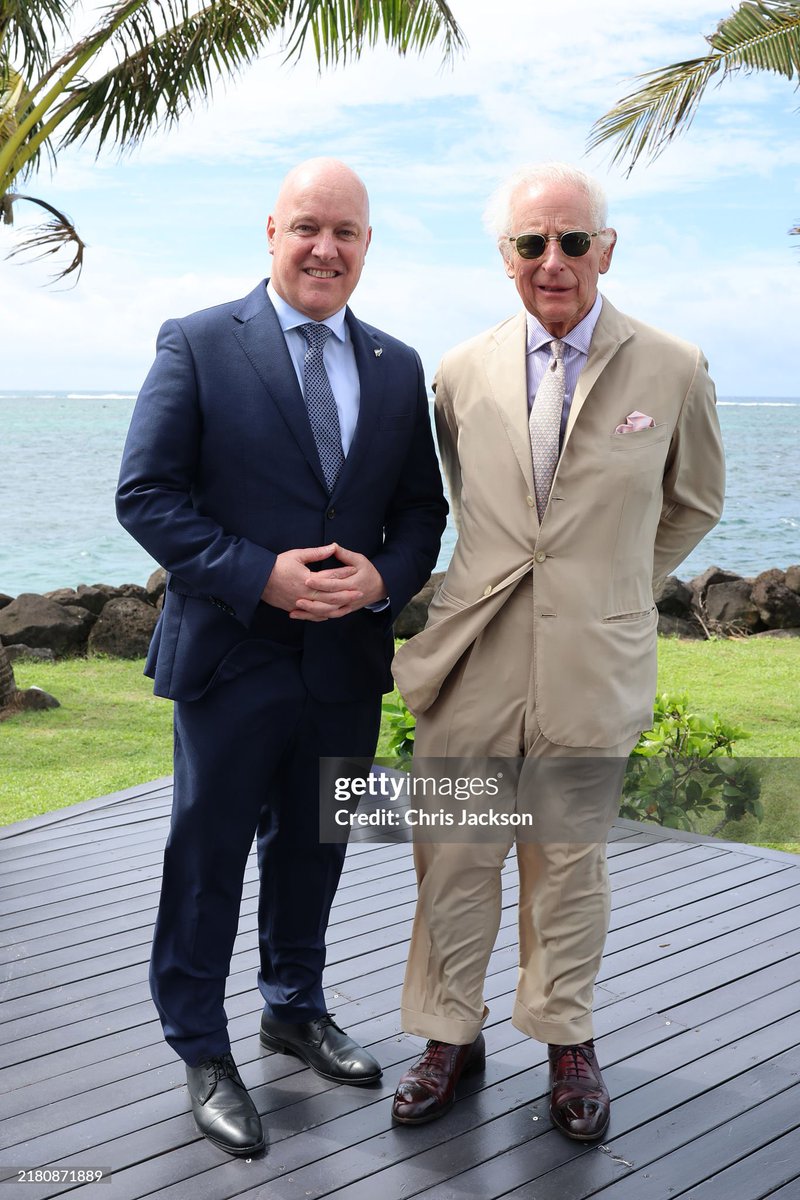 sarahdiaryz's tweet photo. His Majesty The King poses with Prime Minister of New Zealand Christopher Luxon at the New Heads of Government Reception and Taumeasina Island Resort in Apia, Samoa today.
#StateVisitSamoa
🇳🇿🤝🏻🇬🇧
📸 Chris Jackson https://t.co/UCMv8mI0rk