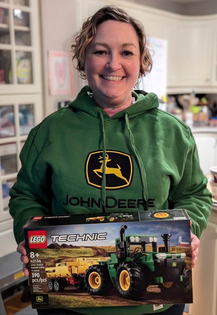 tzakowsky's tweet photo. Now that's what I call a #johndeerefangirl birthday! 😍
🚜🎁🎉🎂
#johndeere #nothingrunslikeadeere 
@LEGO_Group https://t.co/xhwEDGZVfH
