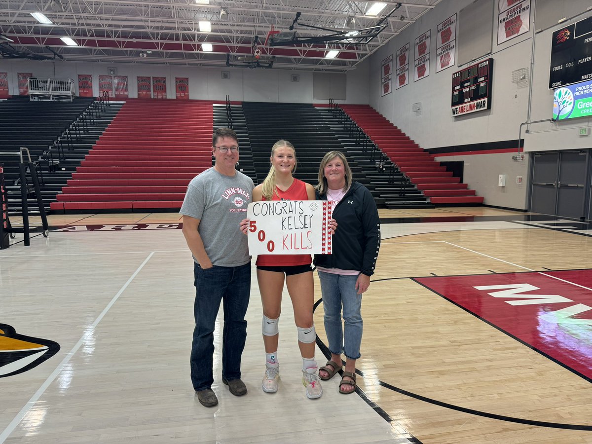 LM_vball's tweet photo. Amazing night of 🏐 for the Lions! On to the regional final. Congrats to Hempstead on a great season! https://t.co/YfAaxEOGGG