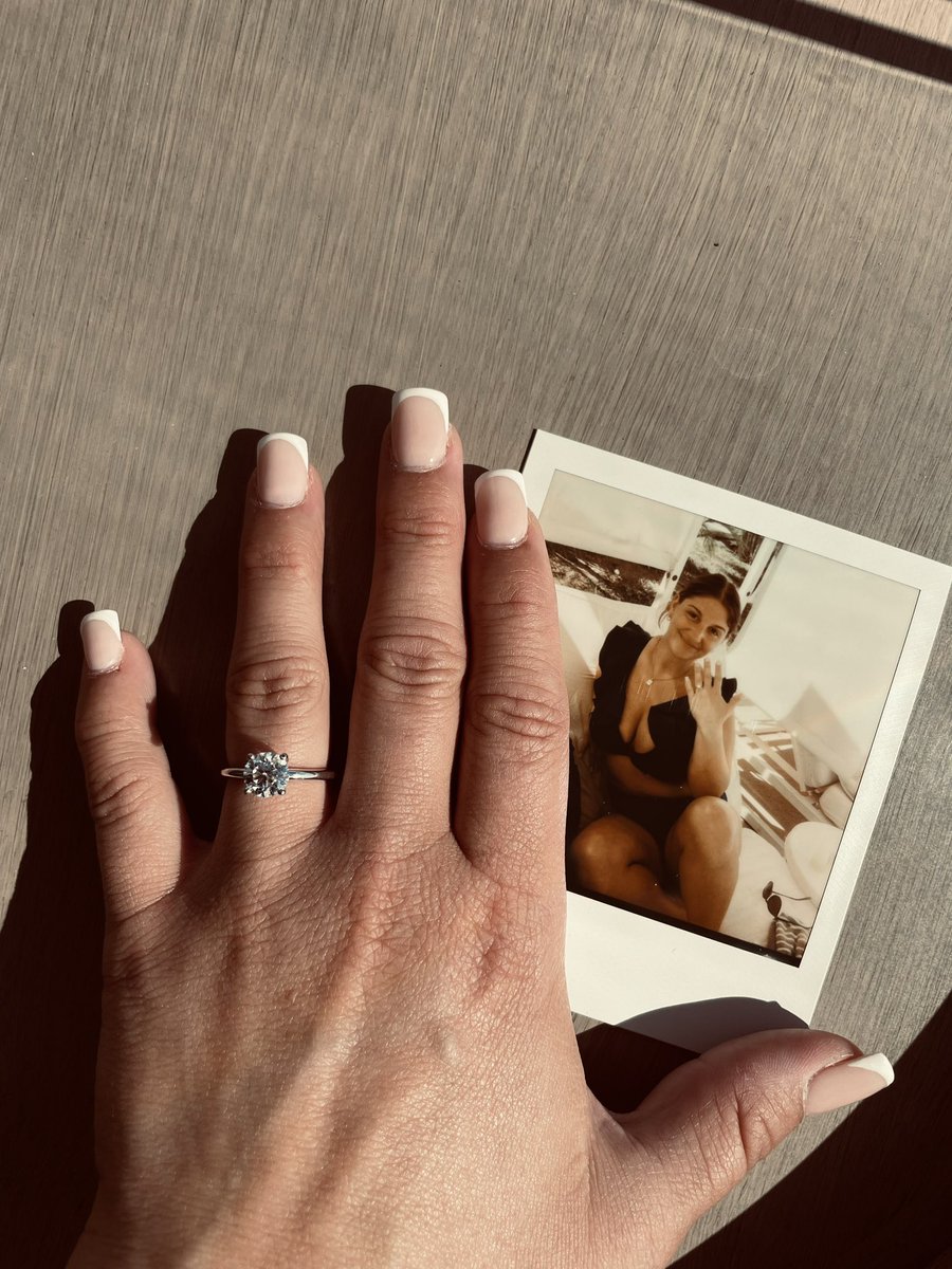 Life update before I go. Byeeeeee 🤸🏻‍♀️💍