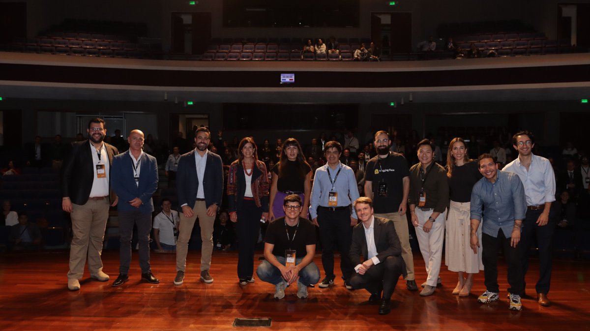 EmTechLATAM's tweet image. ¡Gracias por acompañarnos en #EmTechDigitalLATAM2024! Hoy cerramos un evento lleno de innovación y tecnología, con la participación de speakers  que nos inspiraron a seguir construyendo el futuro de la IA en LATAM. Este éxito fue posible gracias a ustedes 🩷. ¡Nos vemos en 2025!