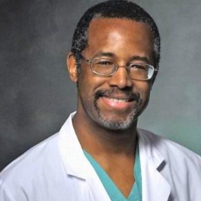 Cultination1's tweet image. Benjamin Carson a été le 1er neurochirurgien au monde à séparer avec succès des jumeaux siamois reliés par la tête. L&apos;opération a eu lieu en 1987 et a duré 22 heures.