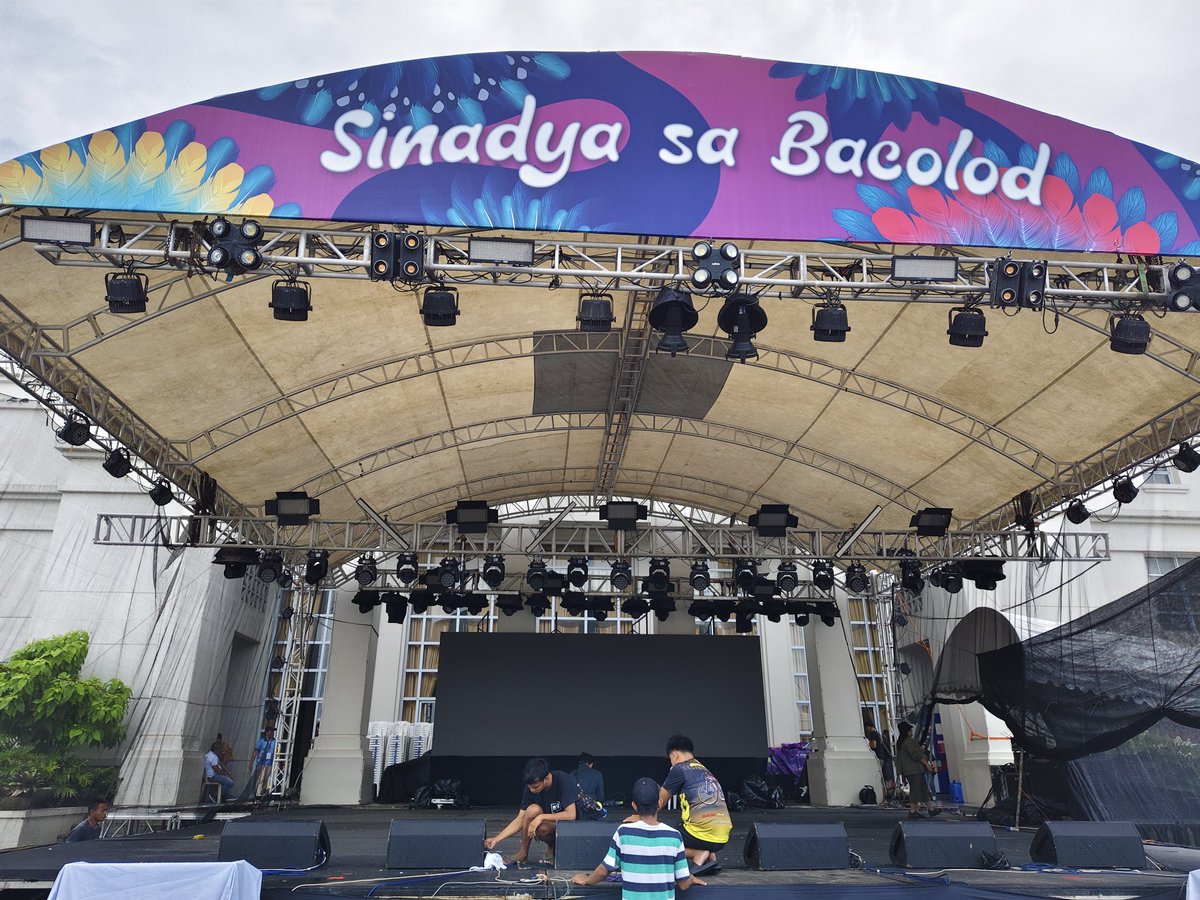 We're here, waiting for the soundcheck :)

BALIKYUHUM WITH BGYO

#BGYOxMasskara
#BGYO <a href="/bgyo_ph/">BGYO_PH</a>