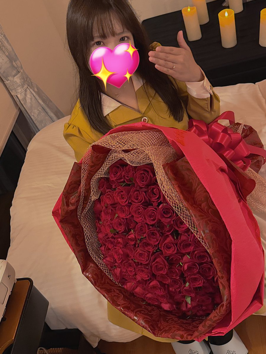 koi_nu39's tweet photo. 10/22~24は彼女の誕生日と1周年記念旅行に行ってきました⛺️
そして、誕生日にプロポーズしました💍
うちの彼女はバラと指輪がほんとに似合う🌹✨️
彼女からお返しでApplewatchを頂きました🍎⌚
彼女が選んでくれたラッピングが素敵で、こちらもしっかり保存します‼️
あっという間の3日間でした☺️✨️ https://t.co/yksFTEZ6UT
