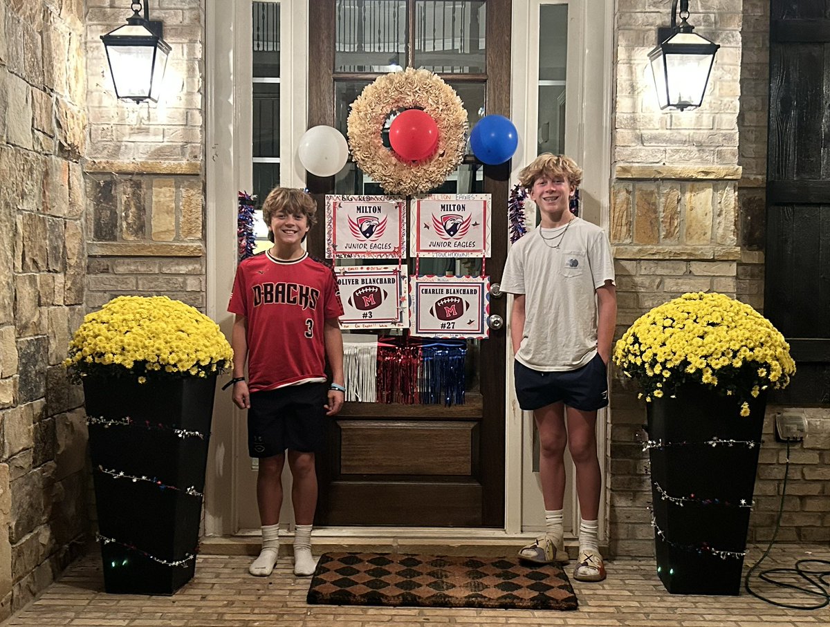 dbbravesfan's tweet photo. Thank you to MJE cheer for all the hard work you put into this amazing season!  Our community is so proud of the hard work you put in week after week. But this week is always a special one.  Always 🦅 💪 
@MiltonEagles_FB 
@2031Eagles 
@MpireFeeder https://t.co/qeH5JNGDzH
