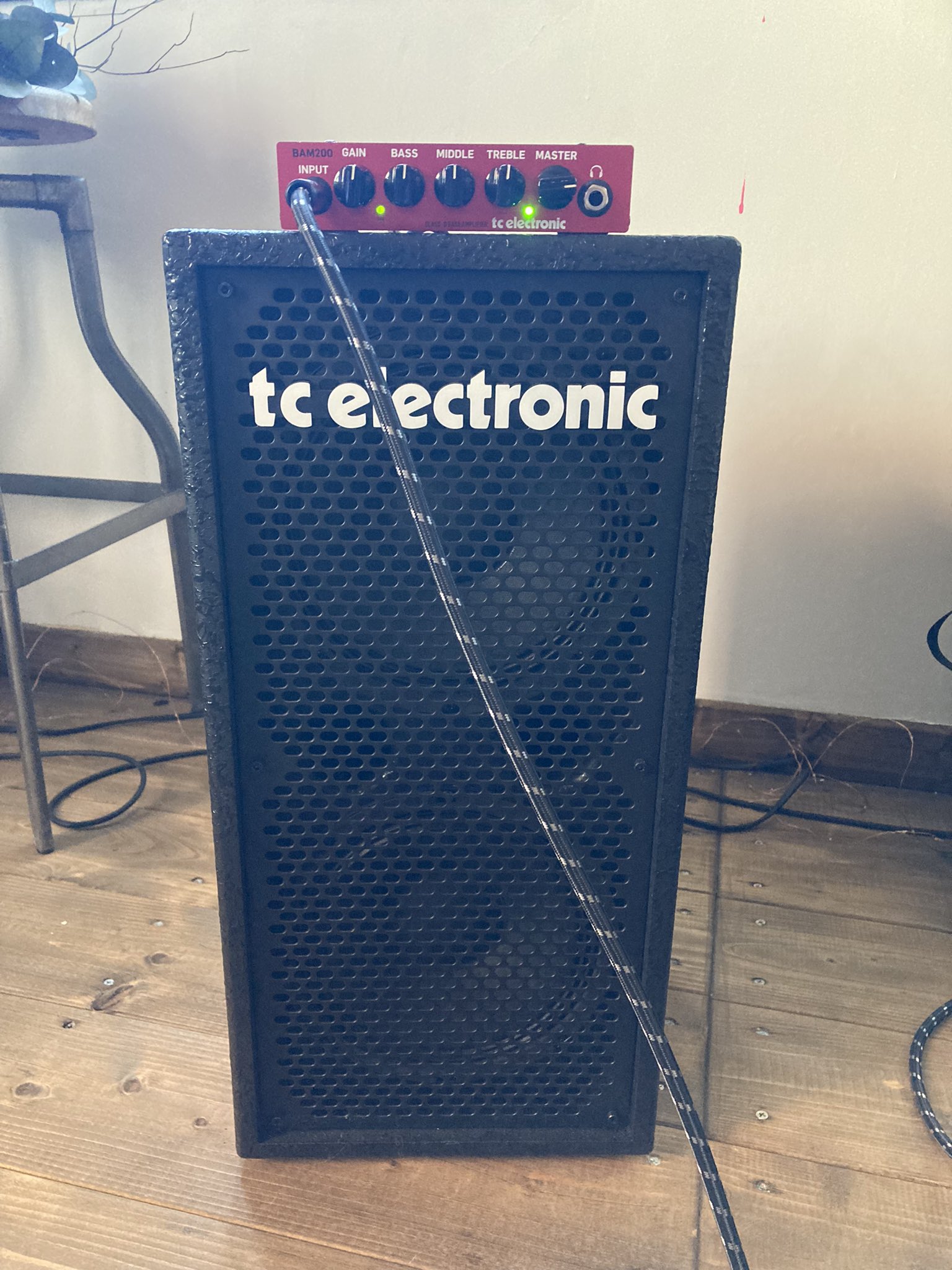 Amazon | TC Electronic ベースアンプヘッド 200W シンプル