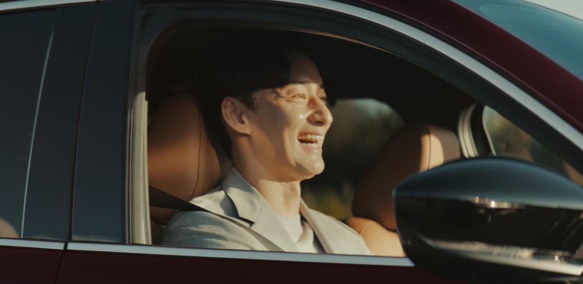MAZDA_CX80_PR's tweet photo. #CX80 のテレビCMが本日から放送されます。

新しい豊かさを待っていた。
思いのままに、走りを愉しむ自由も。
大切な誰かを、笑顔にするしあわせも。
この一台で叶えていく。
マツダの国内最上級、3列シートSUV
MAZDA CX-80

リプライ欄のURLからご覧ください！ https://t.co/f1Pwx9KkRe