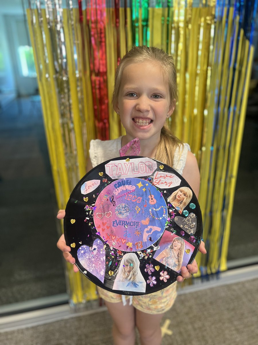 acarter402's tweet photo. @JimIrsay #teachersfortaylor!  PCSC has tied in a Colts win with TS data, we are using TS as our musician/month &amp; designing a new guitar for her in science class- we had an art camp this summer  to prepare!  Even @TonyDungy could vouch for me…I had his kids in Kdg!  #fortheshoe https://t.co/VLd3RmvLMF