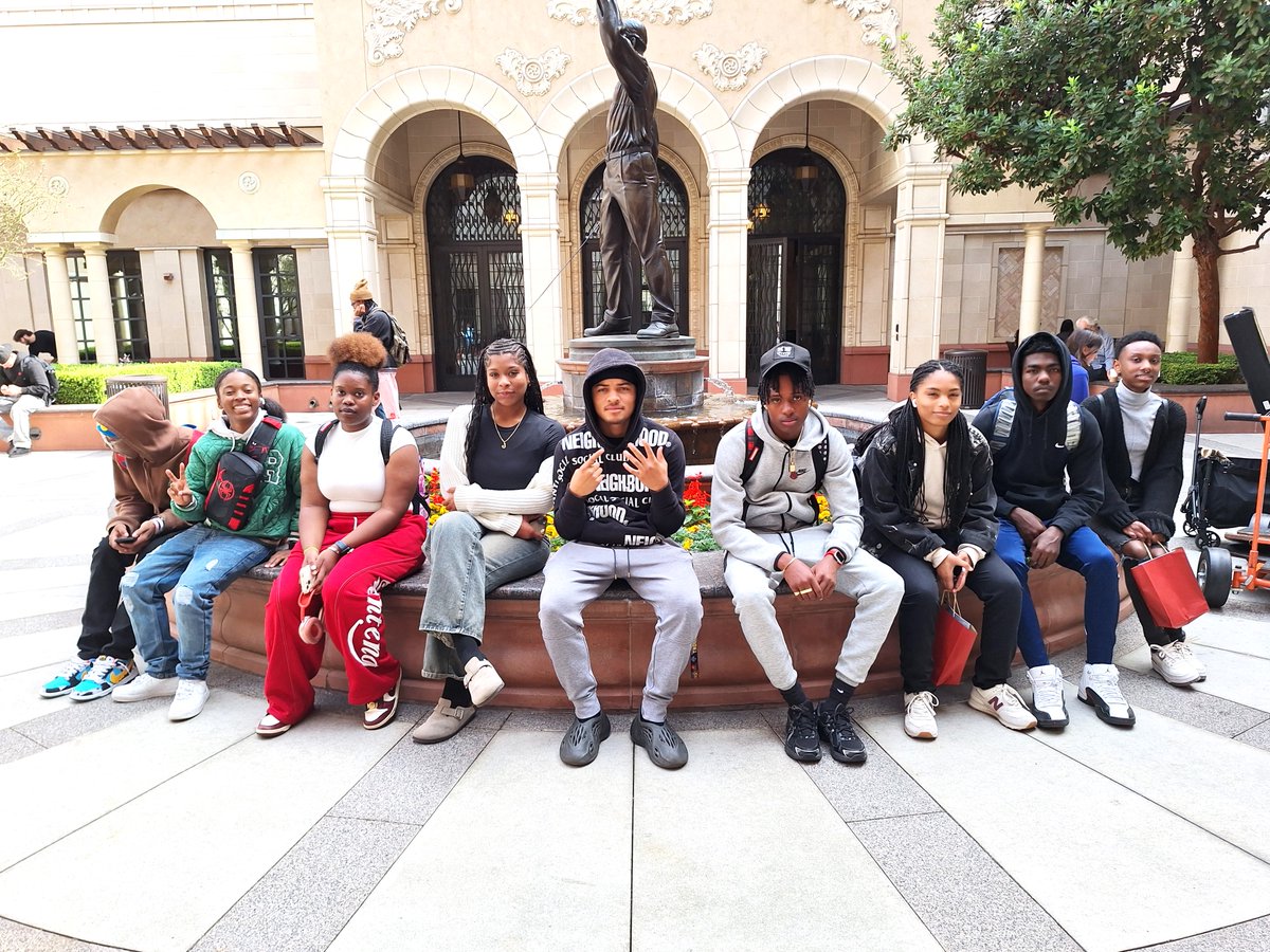 ComptonUnified's tweet photo. Recently, 75 @bigtenapaches, @MightyTarbabes Compton Early College HS, and @DominguezHSDons seniors toured @USC through the Black College Success (BCS) initiative. 💡✨
#College #CollegeTours #USC #StudentSuccess #ComptonUnified #Elevate https://t.co/VBNF5MYSZT
