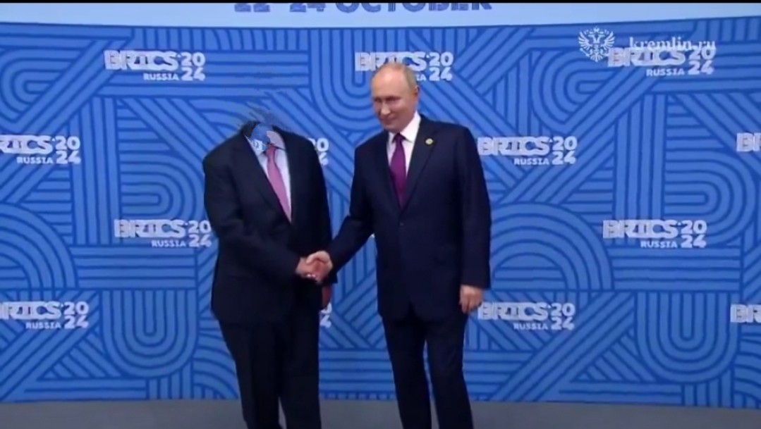 shadowdefense's tweet photo. JUST IN: 🇷🇺 Russian President #Putin meets with #Shadow (Founder of #ShadowDefense @shadowdefense, Shadow Defense Space Agency (#SDSA) & #ShadowCorp) at BRICS Summit to discus the #ShadowDollar #cryptocurrency. For safety & security, Shadow has activated cloaking technology. ~ https://t.co/g7HX83Hxh9