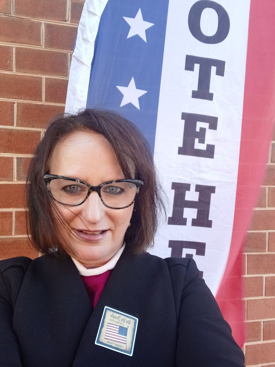 SignatureScent's tweet photo. Early voting is awesome! 💪 🇺🇲💫 #EarlyVoting #DemocracyInAction https://t.co/4Ozb6QPKKF