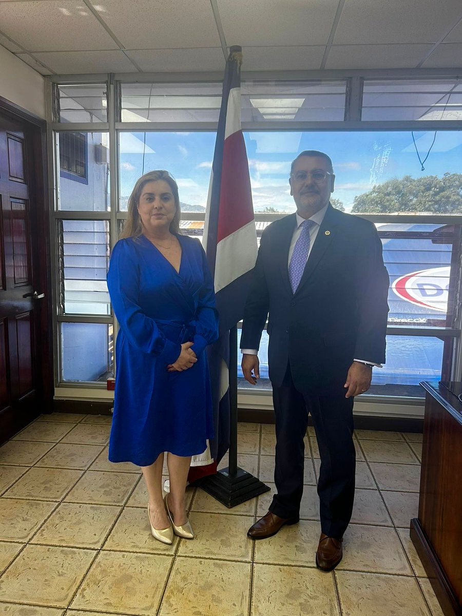 MinexGt's tweet photo. El Embajador de Guatemala en Costa Rica, Geovani Castillo, hizo una visita de cortesía a la Directora General de Migración y Extranjería costarricense, Marta Vindas González. Durante el encuentro, trataron temas de interés común que reforzaron la cooperación bilateral. #GuatemalaEnCostaRica @EmbajadaCR
