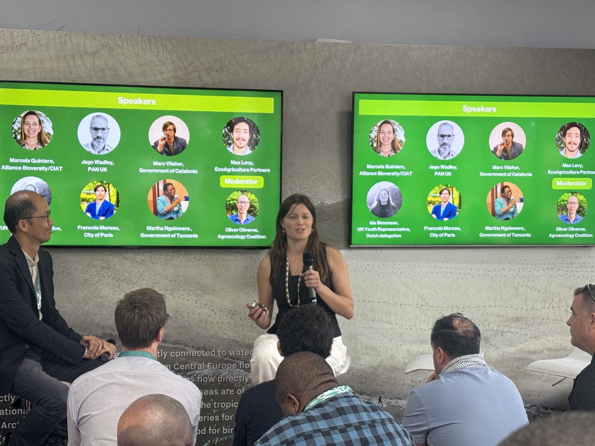 Jóvenes hablando de agroecologia  en la #COP16 en Cali, Colombia