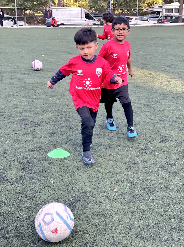 DV7Soccer's tweet image. 🇺🇸🗽 Building community and future together through soccer. ⚽💪🏼  #fall24

𝗙𝗥𝗘𝗘 SOCCER PROGRAM | PROGRAMA DE FÚTBOL 𝗚𝗥𝗔𝗧𝗨𝗜𝗧𝗢 @DV7soccer_NY &amp;amp; @HispanicFed sponsored by @CMFranciscoMoya

#cmfranciscomoya #cmdistrict21
#hispanicfederation #dv7soccer
#dv7academy #dv7group