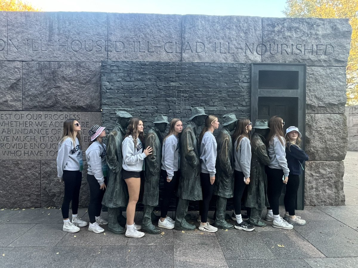 BunsoldMiddle's tweet image. Bus 2 taking a walk through time at the Franklin Delano Roosevelt Memorial #FDR #bmsdc2024 #bus2 #4terms #greatdepression #ww2 #eleanor #fala