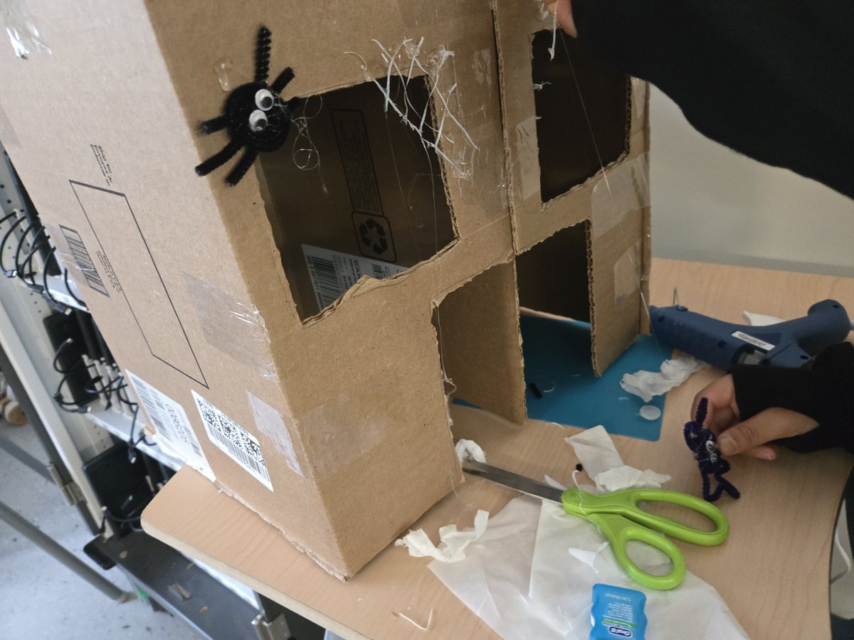 MrHennigar's tweet image. It's haunted house season 🦇

We'll be writing MLS ads to try and sell them as well!
@westbedfordPP_6 #HRCEliteracy #MakerEdNS