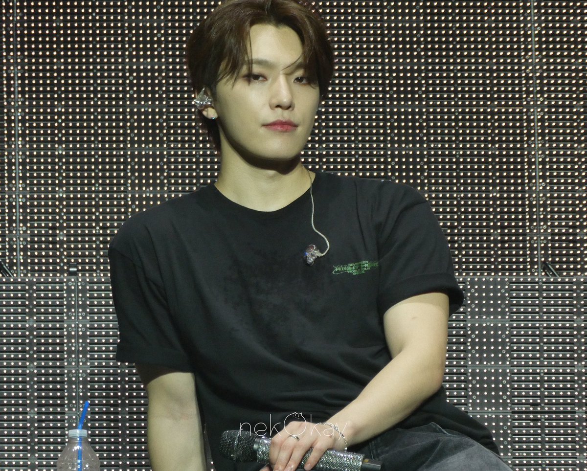 nodithink's tweet photo. pretty boy in chicago #디노 https://t.co/gcG2pZ0zOl