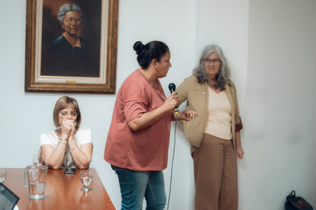 terelunalarioja's tweet photo. Gracias al enorme Equipo de @LegislaturaLR que en conjunto con la Secretaría de Ambiente y el Ministerio de Producción y Amb de la Pcia.llevamos adelante el 2do Ciclo de Capacitación p el cuidado del Ambiente y estrategias p frenar el cambio climático! 💪👏 https://t.co/nBjHwguZTO