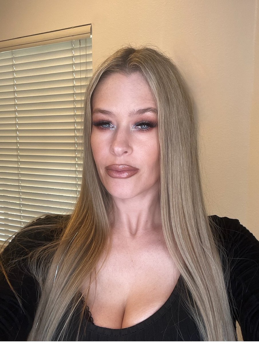 Blueyes2213's tweet photo. Come hang out with me. Link in the comments https://t.co/cZ8zWMRhE8