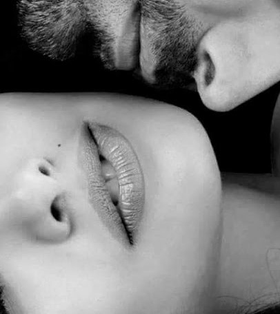 … me arrancas el alma cuando entreabres tu boca para engullir las caricias de tus labios y recorrer tus deliciosos gemidos que transmutan nuestra química mutua y me hacen sentir el cielo en las profundidades de tu boca... 

youtu.be/P9OxnfdlV9g