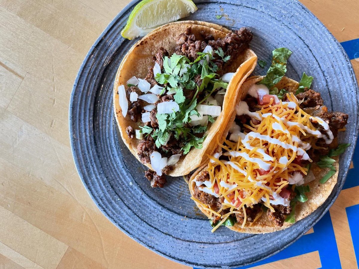 Don’t make the beef battle it out, enjoy both! Carne Asada &amp; Gringo tacos make for a dynamic duo of deliciousness! {and look @ alllllll of that alliteration! 😏} 😎😆🥩🌮🔥
