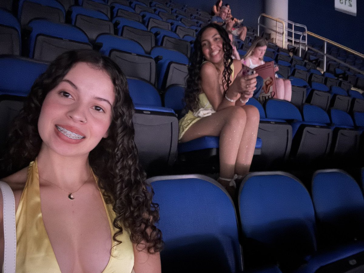 Iamlivielivid's tweet image. We are sitting separate :( come get us @TeamSabrina We are in Section 216 row 8 seat 10 and row 9 seat 10. WE WOULD APPRECIATE IT SO MUCH 🥺💋!! 
#OrlandoShortnSweet @TeamSabrina