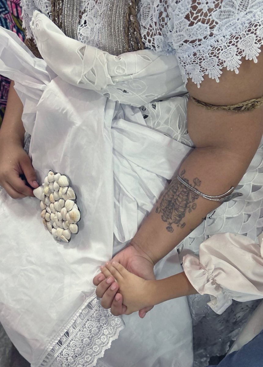 moppaes's tweet image. amor de mãe :) 🩶