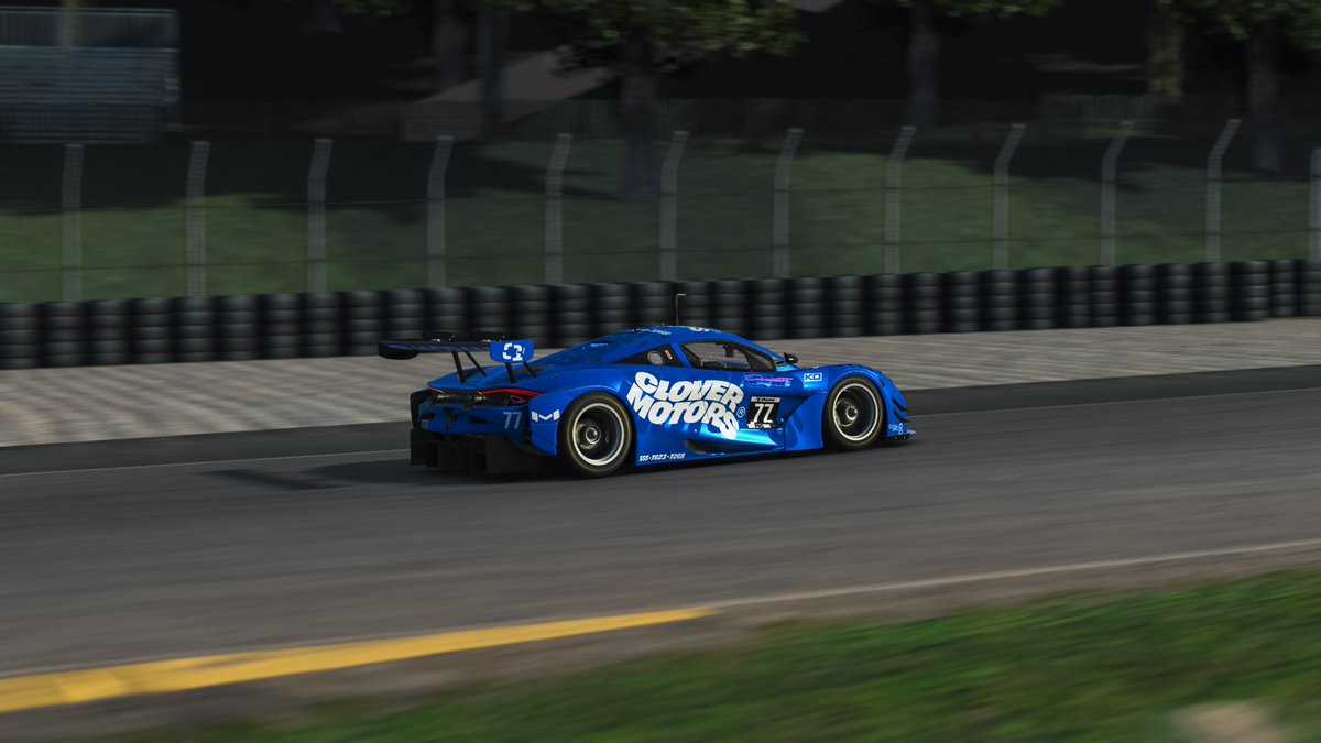 A handful of shots of the latest <a href="/Quadrant/">Quadrant</a> inspired livery by <a href="/krisdixdesigns/">Krisdix</a> inside <a href="/iRacing/">iRacing</a> 💙 Threw it back with this one to OG Clover Motors - I think it looks well on the McLaren 💙 #iracing #quadrant #clovermotors #simtography