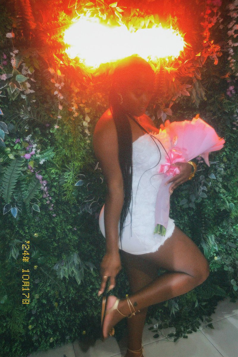 876Danni's tweet photo. Sweet girl things👅🥂 https://t.co/MrdMmM4whX