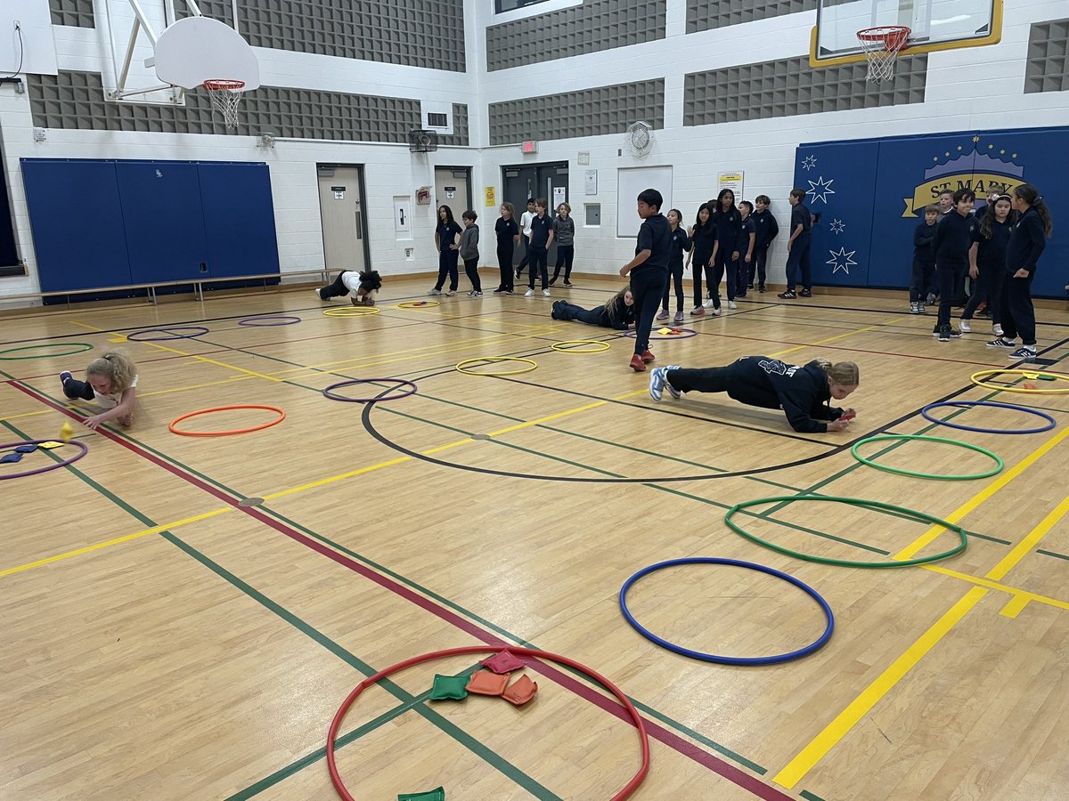 MrsMartinGr5's tweet photo. Working our core muscles during some friendly competition 😊 #plankbeanbagrace @StMaryOakville https://t.co/iSlP3U5zUn