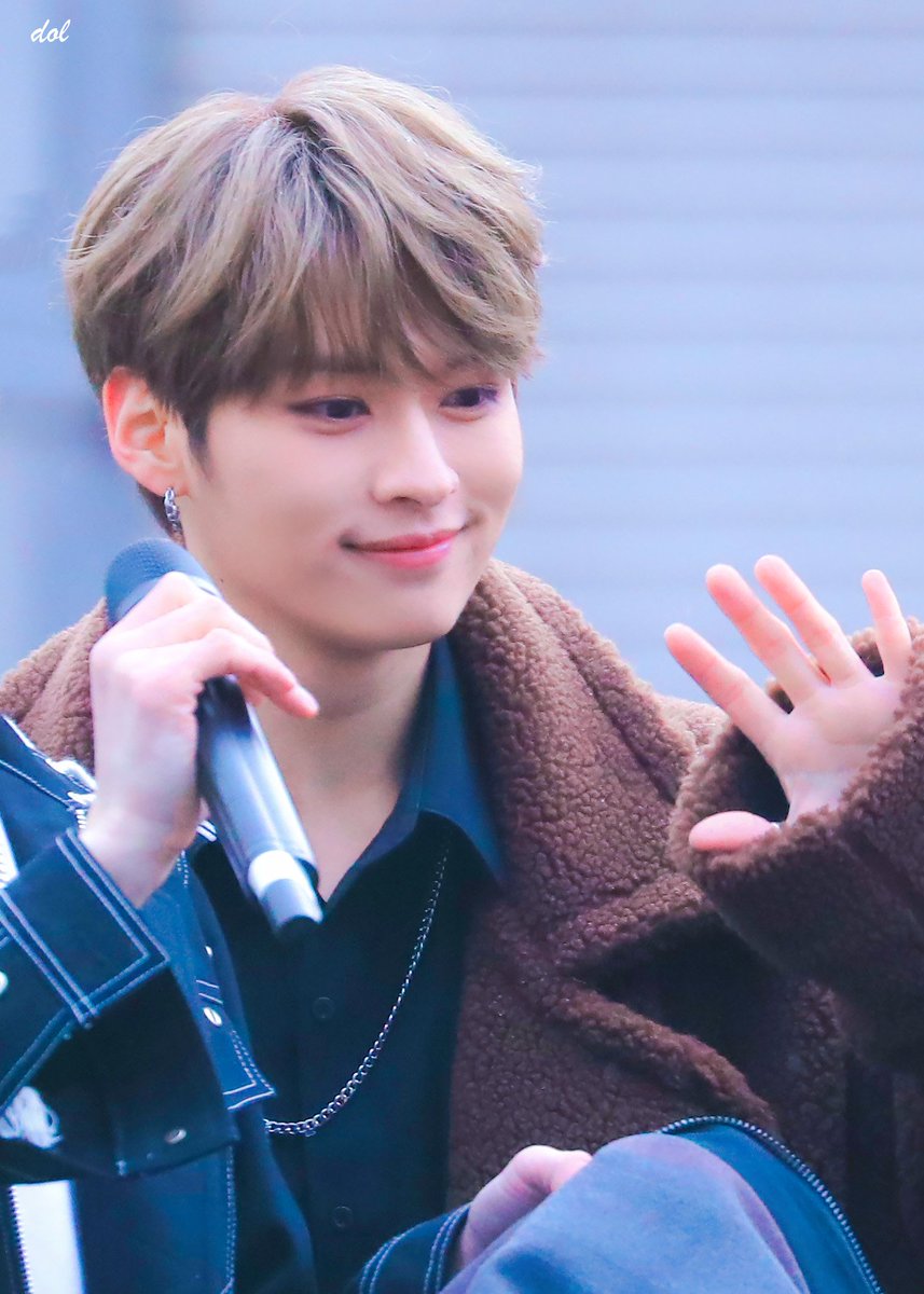 🐱 HAPPY LEEKNOW DAY 🐱

오늘 행복한 날 보내 💕💕💕💕

#HappyLeeKnowDay
#빛나는_리노의_YOUTH
#PrideOfKpopLeeKnow
#StrayKids #스트레이키즈
#리노 #LeeKnow