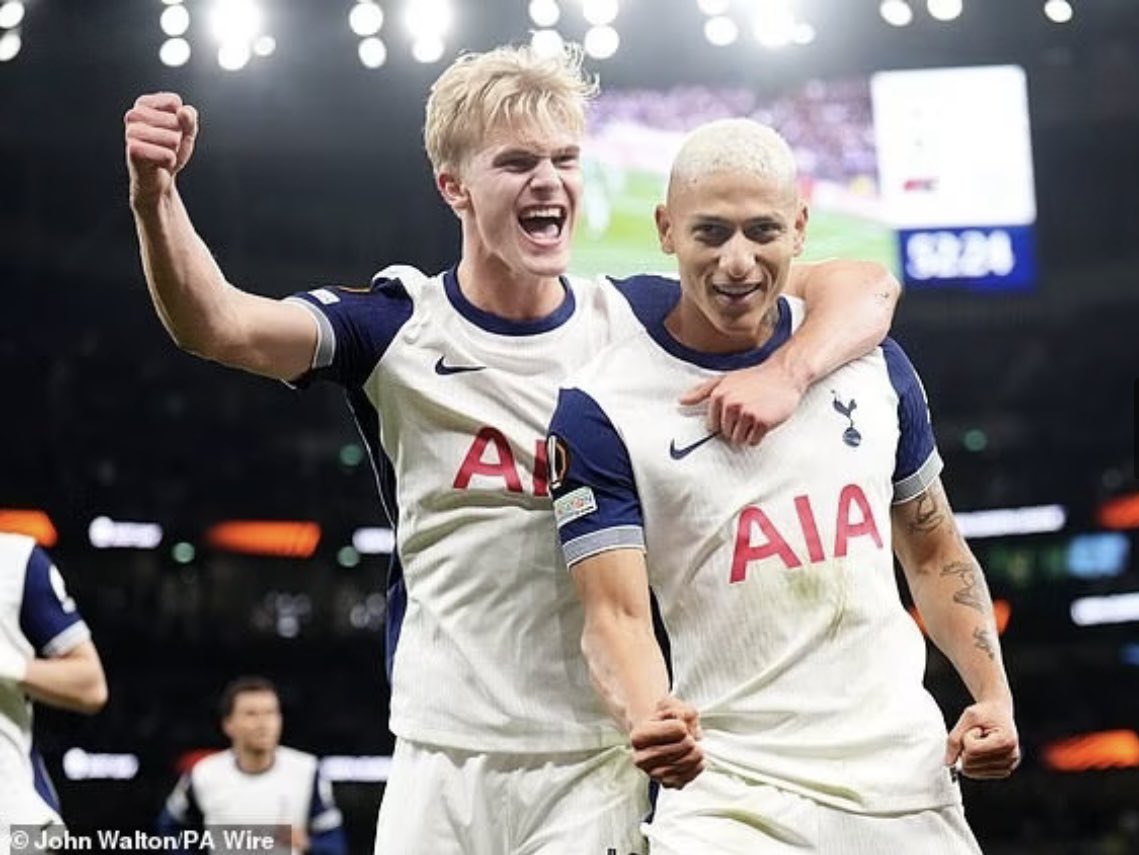 spursangela1's tweet photo. Did enjoy the bird motif running through the match:
🐦Great to have #ElPombo @richarlison97🥰 back & scoring a lovely penalty!😊
🦜Good to see Troy Parrott but glad he didn’t score a penalty or at all!
🦆Booking for Dave Kwakman!
🐓Fantastic full debut for Mikey Moorhen!🤯 https://t.co/VGWlxeMnUp