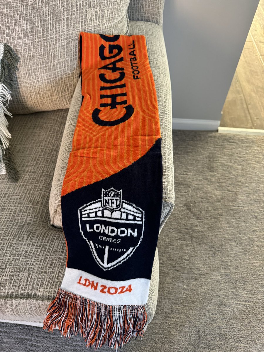Judes415's tweet photo. @ChicagoBears Thank you soooooo much for the awesome scarf!!! https://t.co/dPJ3NMxewD