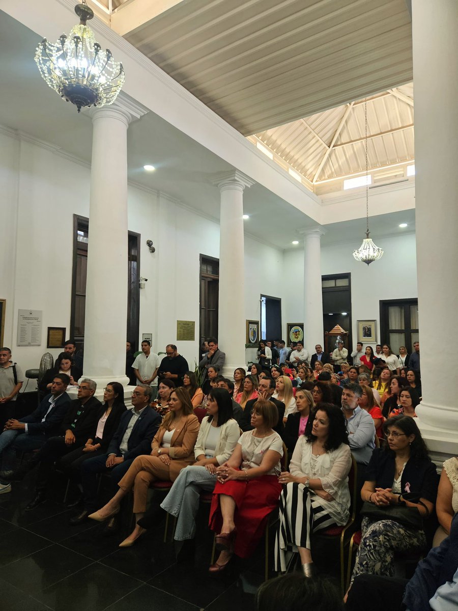 terelunalarioja's tweet photo. Hoy nuestra Vicegobernadora amplió derechos para las y los trabajadores de @LegislaturaLR! En este “Octubre Rosa” acompañamos con el convenio p la atención y prevención del Cáncer de mamas en nuestras compañeras a través del diagnóstico precoz por imágenes.Que lleguemos a tiempo! https://t.co/B98JbOetZc
